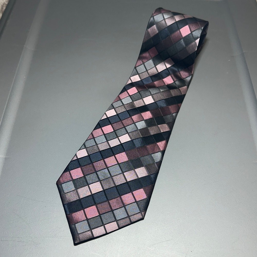 Croft & Barrow Mens Silk Tie Pink Grey Black Geometric Grid Square Pattern